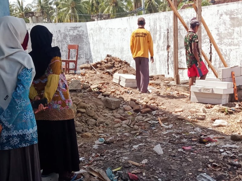 PEMBANGUNAN TOILET SEKOLAH HASIL IURAN GURU DAN WALIMURIT  21 MEI 2025
