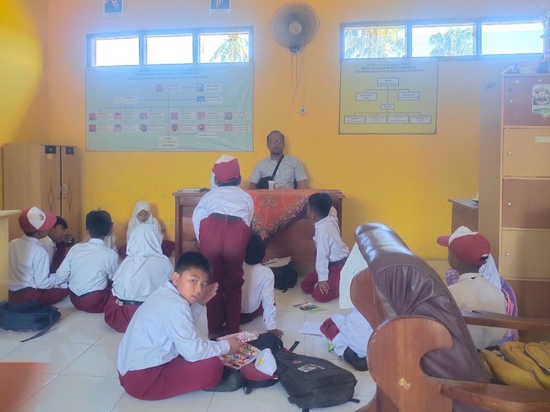 BELAJAR DI RUANG GURU KARENA PROSES PEMBANGUNAN SEKOLAH 09 OKTOBER 2025